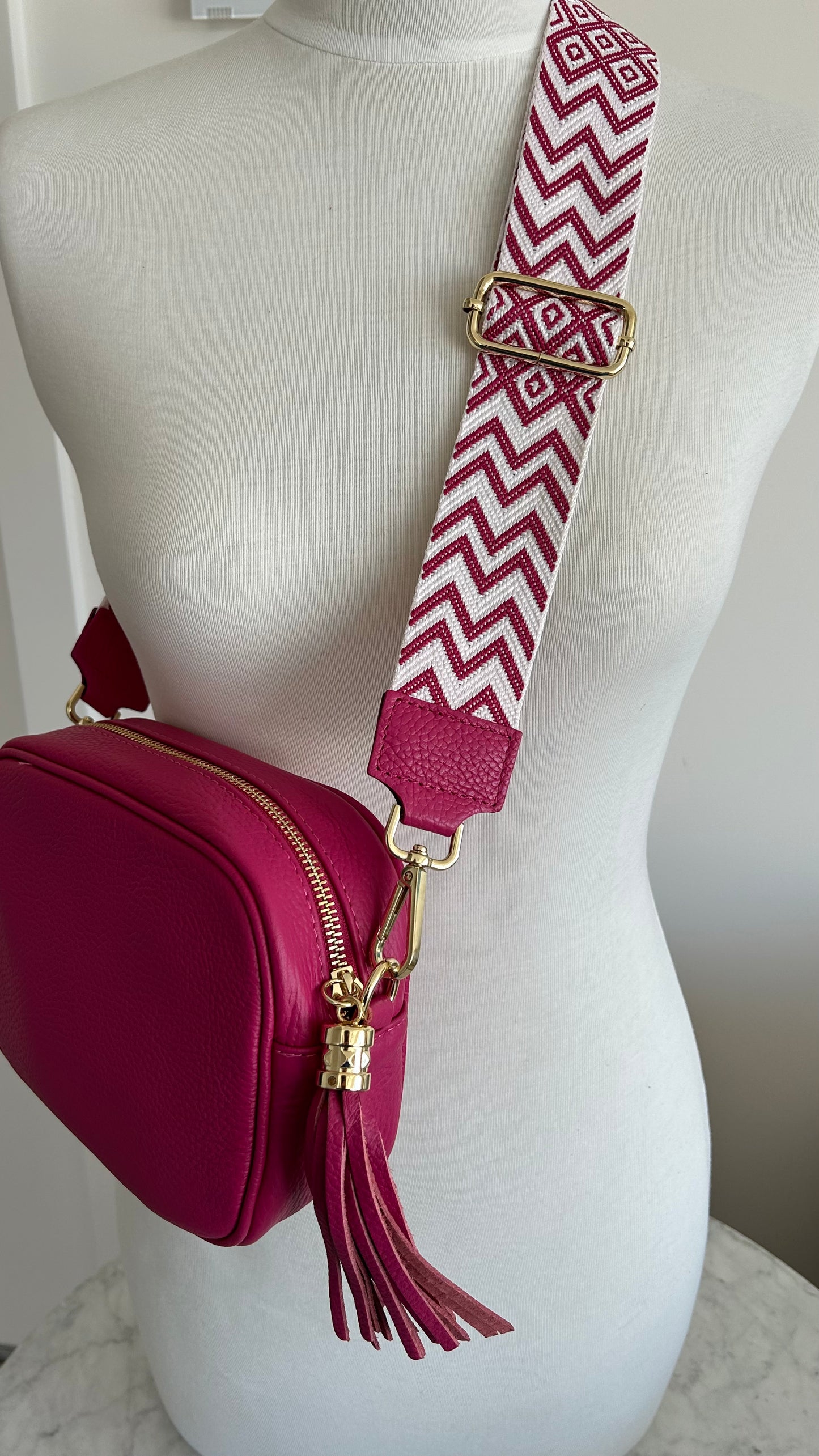 Luna Bright pink and white strap