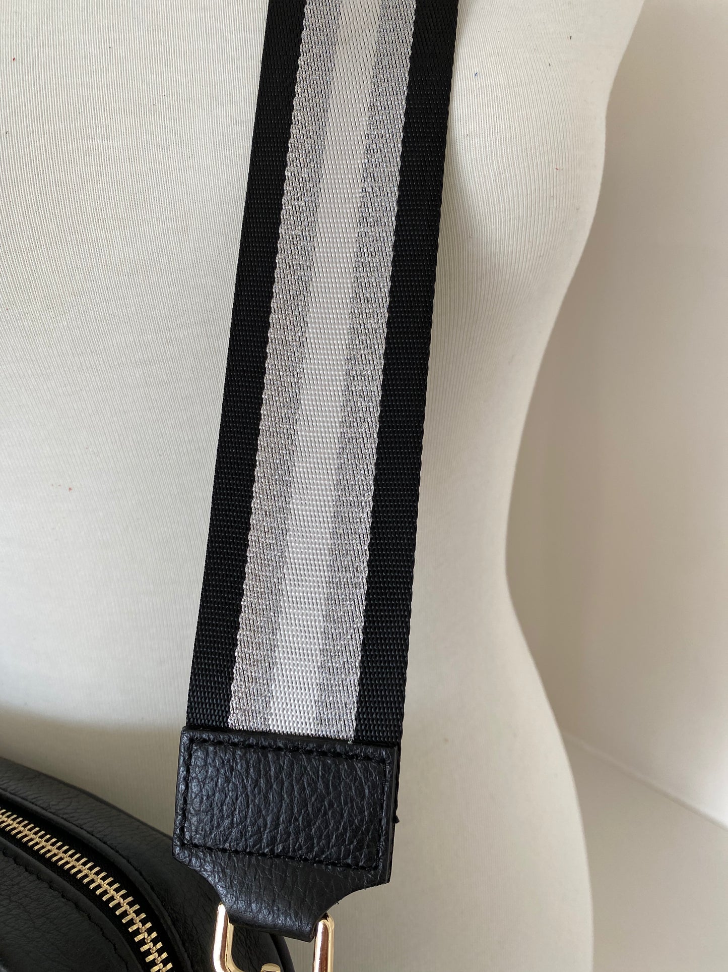 Tassel disco leather handbag in Black